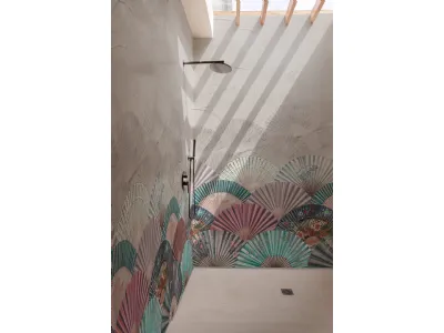 Carta da parati impermeabile Rhapsody in Japan con ventagli colorati dalle mille sfaccettature di Wall&Decò