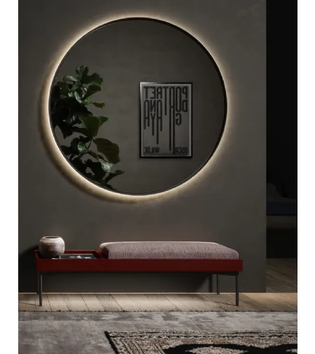 Specchio Astrid con cornice in laccato ossidato retroilluminata di Novamobili
