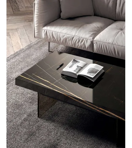 Tavolino multifunzione Bellagio con piano elevabile in Marble Glass Sahara Noir Lucido con base in cristallo Fumè di Ozzio