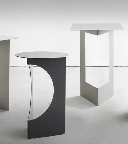 Tavolino di design realizzato con una lastra di metallo laccato Duetto di Pianca
