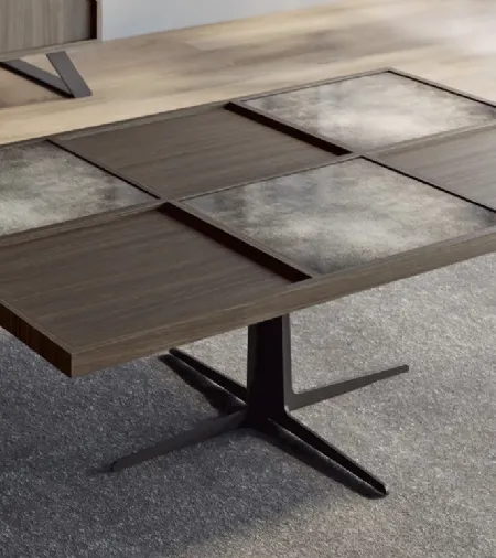 Tavolino in legno con inserti in MDF e basamento in metallo Hugo di Doimo Salotti
