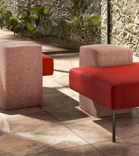 Pouf di design in tessuto Mark di Doimo Salotti