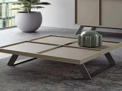 Tavolino geometrico Otis di Doimo Salotti