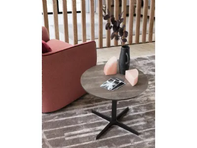 Tavolino rotondo Tweet con top in pietra e base in metallo di Le Comfort