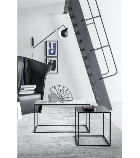 Tavolino Team con base in metallo e top disponibile in varie finiture di Novamobili