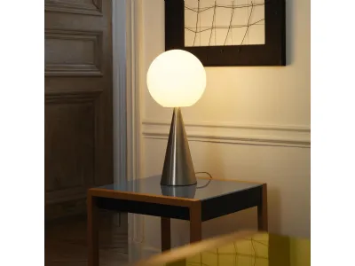 Lampada Bilia base metallo e diffusore in vetro soffiato di Fontana Arte