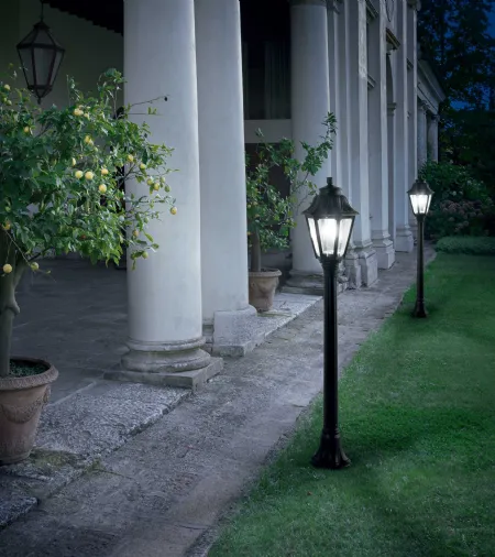 Lampada da esterno Dafne in resina con diffusore in metacrilato antingiallimento di Ideal Lux