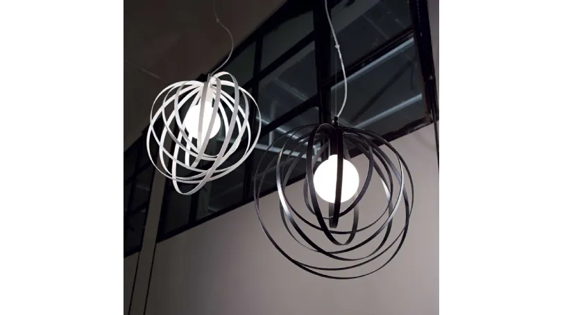 Lampada a sospensione Disco con elementi decorativi circolari rotanti e posizionabili a piacere in metallo verniciato bianco o nero opaco di Ideal Lux