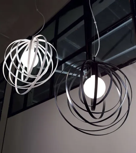 Lampada a sospensione Disco con elementi decorativi circolari rotanti e posizionabili a piacere in metallo verniciato bianco o nero opaco di Ideal Lux