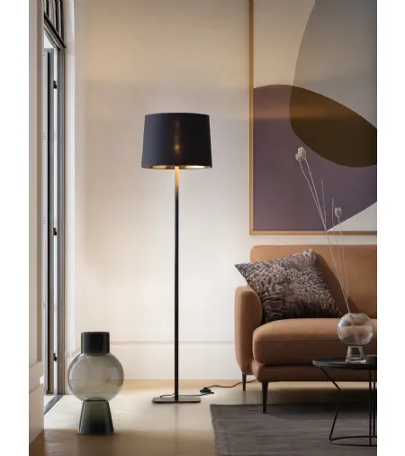 Lampada da terra Hygge con base in metallo e paralume in tessuto di Le Comfort