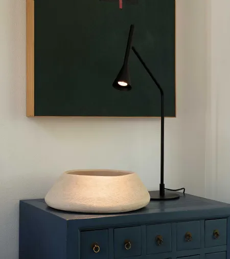 Lampada da tavolo Diesis  in metallo verniciato con diffusore orientabile in rotazione e inclinazione di Ideal Lux