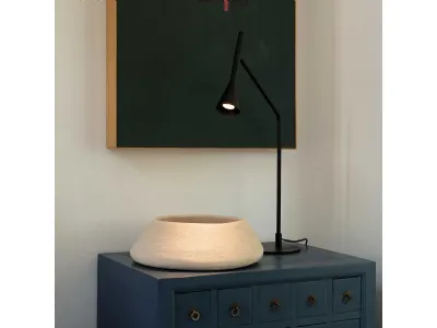 Lampada da tavolo Diesis  in metallo verniciato con diffusore orientabile in rotazione e inclinazione di Ideal Lux