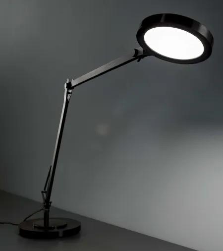 Lampada da tavolo Futura in alluminio e plastica con diffusore orientabile a led e interruttore incorporato di Ideal Lux