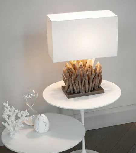 Lampada da tavolo Snell con base in legno naturale, corpo luce formato da rami veri e paralume rivestito in tessuto di Ideal Lux