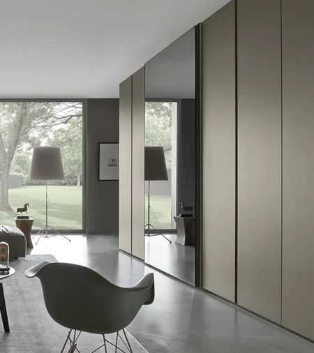 Armadio Breccia Visone ad ante battenti con anta a specchio scorrevole di Sangiacomo