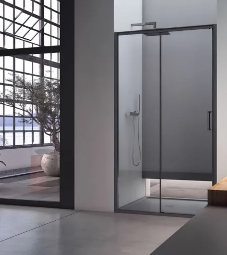 Box doccia S6 Scorrevole dotata di un sistema di apertura che ottimizza lo spazio a disposizione di Arcom