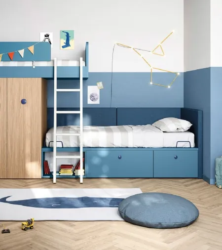 Cameretta con 2 letti a castello, cassettoni e armadio in legno Kids space 12 di Nidi