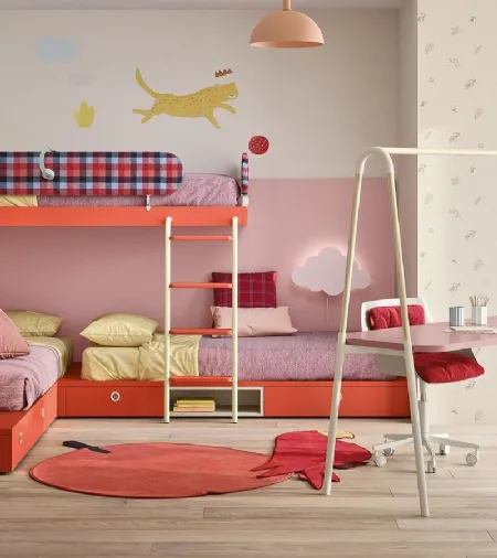 Cameretta con letti a castello e scrivania in melaminico Kids space 10 di Nidi