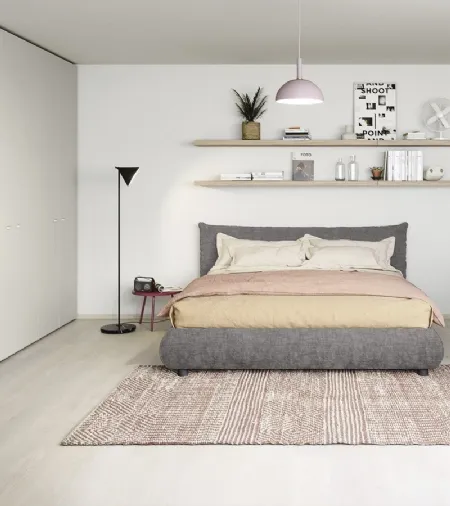 Cameretta componibile con letto matrimoniale in tessuto imbottito, scrivania e mensole Next space 08 di Nidi