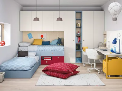 Cameretta con 2 letti e armadiatura a muro Kids space 20 di Nidi