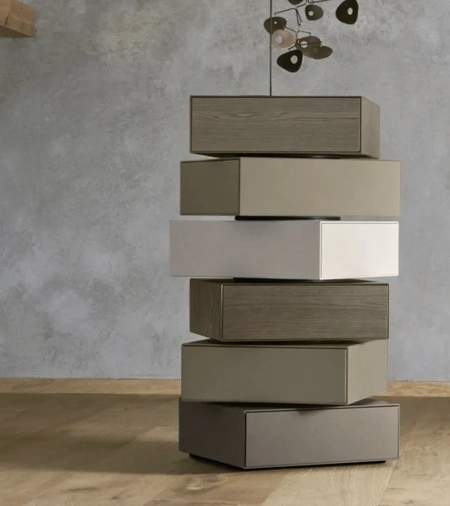 Cassettiera Domino Giro in laccato e legno di Sangiacomo