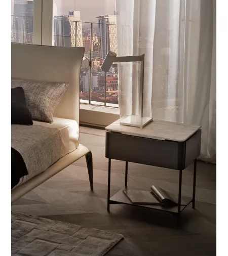 Comodino Lindo in essenza con top in marmo di Misuraemme