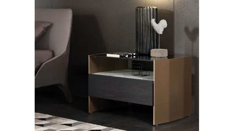 Comodino con ripiano in vetro, top in marmo, cassetto in essenza e struttura in alluminio laccato Milvian Night di Misuraemme