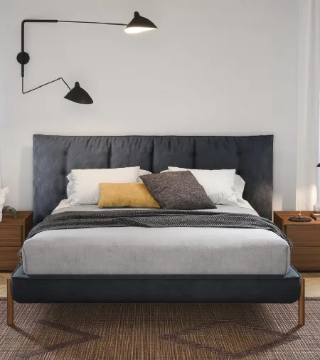 Comodino Sly in legno noce canaletto di Novamobili