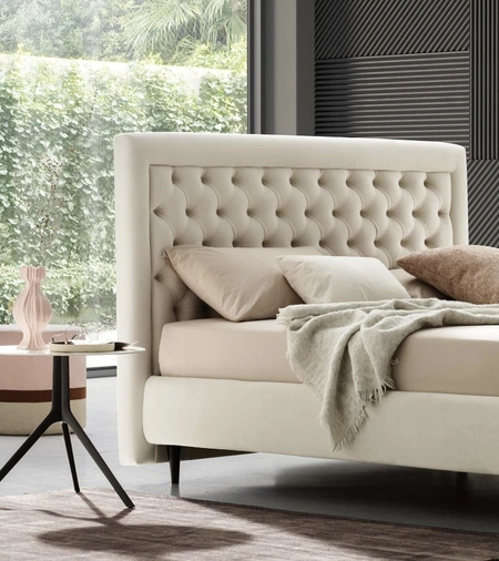 Letto Monet imbottito e trapuntato di Le Comfort