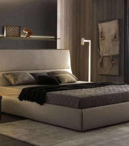 Letto in tessuto imbottito con originale testiera dalle linee oblique Cosy di Misuraemme