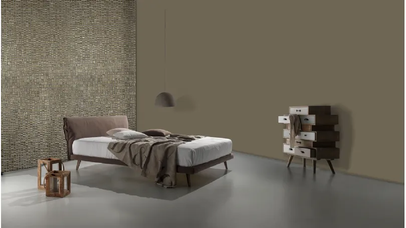 Letto matrimoniale in tessuto color tabacco Nuovo Bacco Ring 8 di Excò