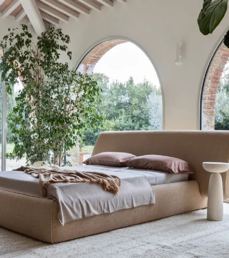 Letto matrimoniale imbottito scultoreo Rio di Mogg