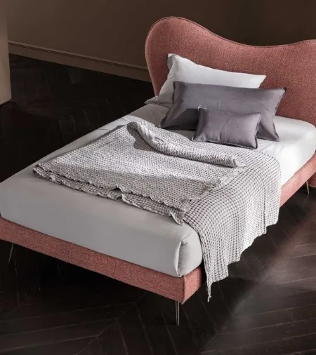 Letto singolo con testiera sagomata in tessuto imbottito Soul Young Mickey di Altrenotti