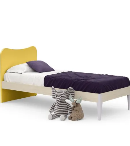 Letto singolo Bin con testiera sagomata e piedini di Nidi