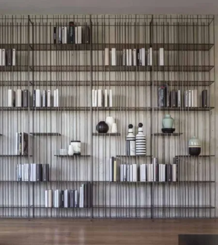 Libreria in ferro con ripiani in vetro Metrica di Mogg