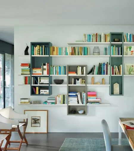 Libreria sospesa componibile Modo M6C78 in laccato opaco di Sangiacomo