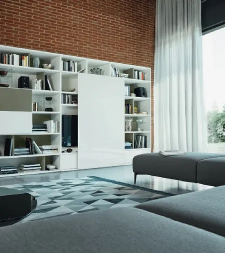 Libreria a muro Modo M6C95 in laccato opaco con anta in vetro lucido di Sangiacomo
