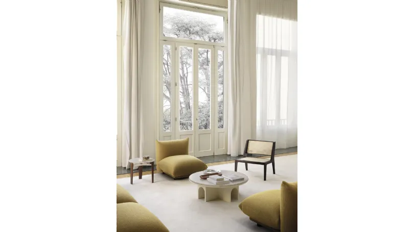 Poltroncina in legno massello con seduta e schienale in rattan Delta Vienna di Arflex