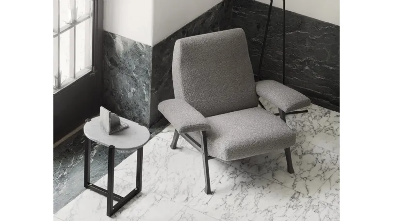 Poltroncina in tessuto Hall di Arflex