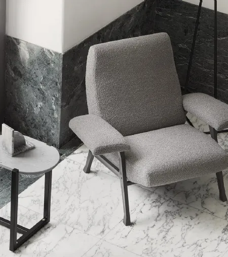 Poltroncina in tessuto Hall di Arflex