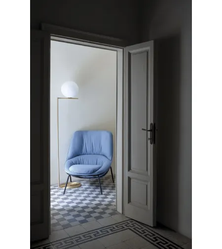 Poltrona in tessuto con gambe in metallo Ladle Low version di Arflex