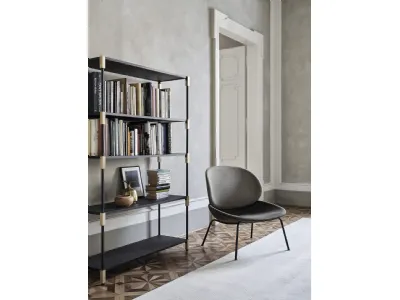 Poltroncina in tessuto dall'aspetto elegante di una accogliente conchiglia aperta Tellin di Arflex