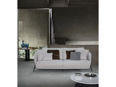 Divano lineare Deep Cradle sofa in tessuto con struttura in metallo di Arflex
