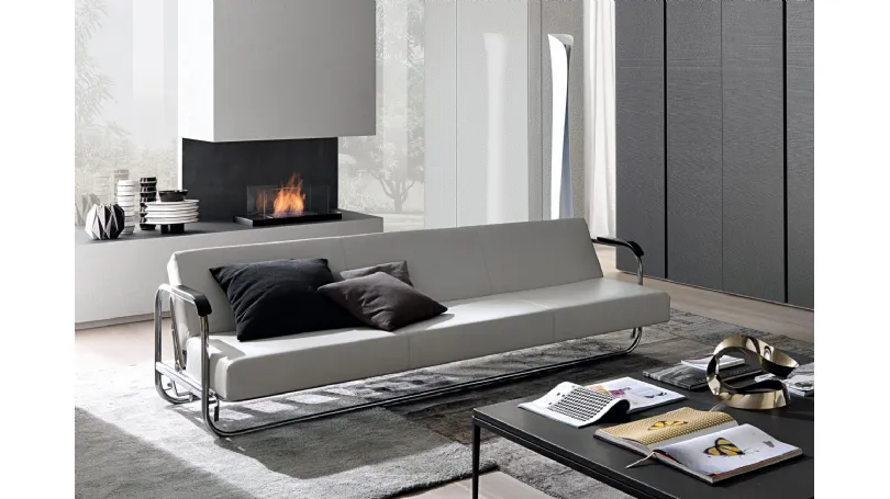 Divano Letto di design AA1 in tessuto con struttura in tubolare di acciaio cromato e braccioli in legno massello di Misuraemme