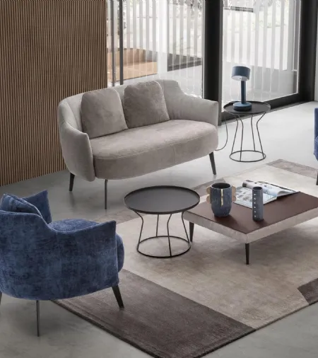 Divano lineare in tessuto Shelley Loveseat di Le Comfort