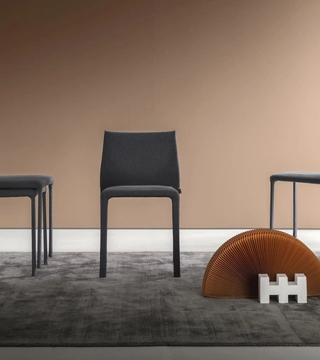 Sedia Corium in tessuto imbottito  di Alf Da Frè