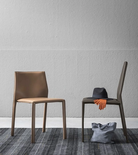 Sedia Corium in cuoio di  Alf Da Frè