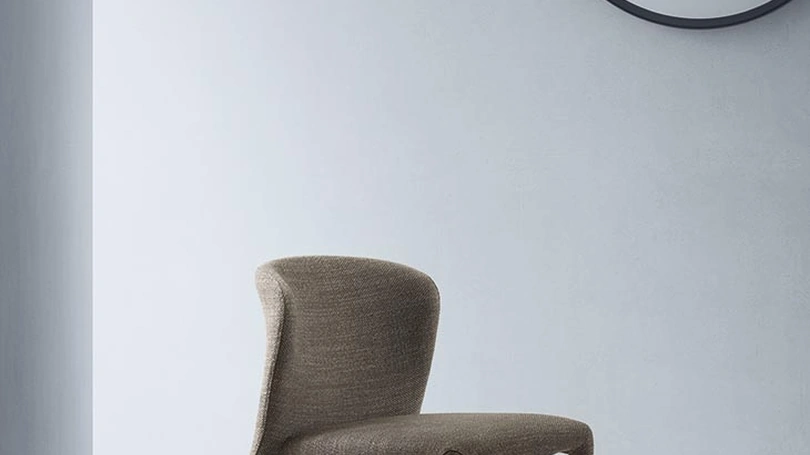 Sedia Karol in tessuto con gambe in legno di Alf Da Frè