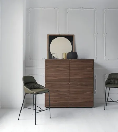 Sgabello Queen rivestito in ecopelle con struttura in acciaio laccato di Bontempi