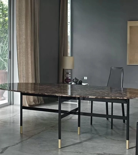 Tavolo Glamour con top in Marmo Naturale e base in acciaio laccato di Bontempi